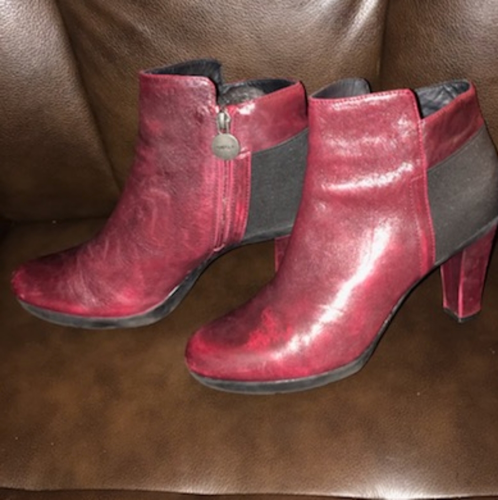Geox heeled red leather booties.